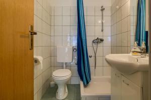 Ένα μπάνιο στο Apartment Monica