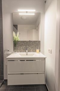 A bathroom at Ocean view La Quinta