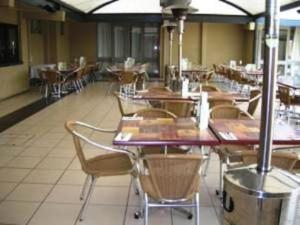 Restoran atau tempat makan lain di Overlander Hotel Motel