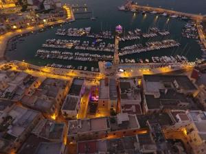 Nespecifikovaný výhled na destinaci Bisceglie nebo výhled na město při pohledu z penzionu