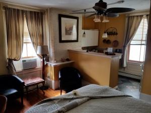 Gallery image of Burbank Rose Inn Bed & Breakfast in Newport