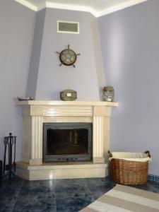 a living room with a fireplace with a tv at Casa de Férias Sesimbra in Sesimbra