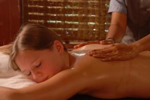 Spa o centre de benestar de Uday Suites - The Airport Hotel