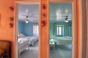 Postel nebo postele na pokoji v ubytování Mikroulis Residence