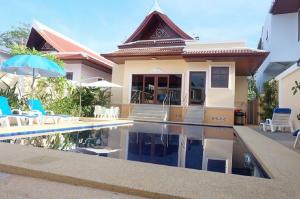 Bazén v ubytování Majestic Villas Phuket nebo v jeho okolí