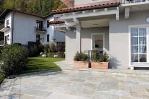 a house with a stone driveway in front of it at Casa Irma by Lago Reisen in Cannobio