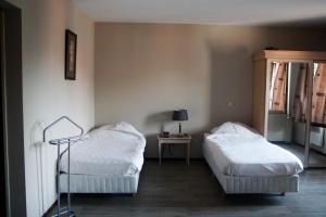 Postel nebo postele na pokoji v ubytování Ambassador Suites Antwerp