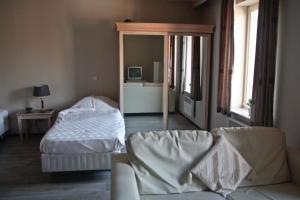 Postel nebo postele na pokoji v ubytování Ambassador Suites Antwerp