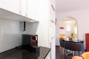 Kuchyň nebo kuchyňský kout v ubytování Studio Apartment Maslina