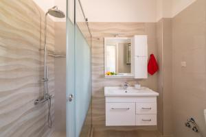 A bathroom at Villa Johnnie