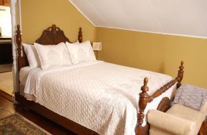 Katil atau katil-katil dalam bilik di Victorian Luxury One Bedroom Apartment