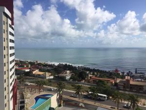 - une vue sur l'océan depuis un bâtiment dans l'établissement Flat 804 Paradise Flat, à Natal