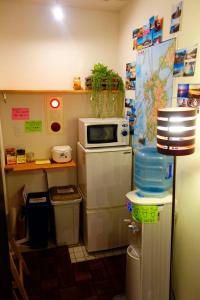 A bathroom at Fukuoka Tabiji Hostel & Guesthouse
