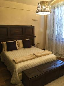 A bed or beds in a room at Corte degli Angeli Agriturismo