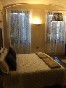 A bed or beds in a room at Corte degli Angeli Agriturismo