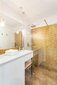 a bathroom with a shower and a sink and a mirror at Stare Miasto Gdansk Jaglana - Comfy Apartments in Gdańsk