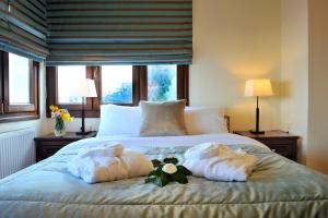 a bedroom with a bed with two towels on it at Guesthouse Kapaniaris in Zagora