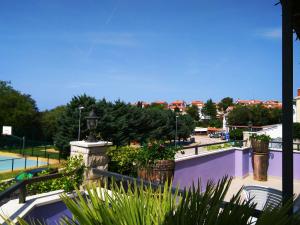 a view of a park with flowers and plants at ApartHotel Viola in Pula