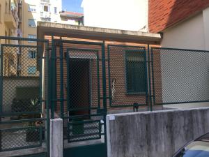 Το κτήριο όπου στεγάζεται  το διαμέρισμα +3 φωτογραφίες