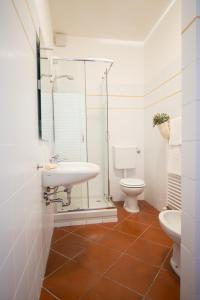 Kúpeľňa v ubytovaní Treinin Guest Rooms