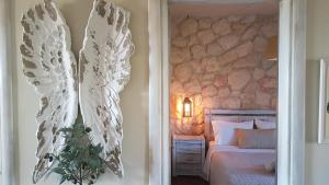 Posteľ alebo postele v izbe v ubytovaní Luxurious Stone House in Elani