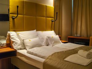Posteľ alebo postele v izbe v ubytovaní Világos Hotel Balatonvilágos