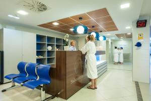 a woman standing at a counter in a dental office at Balneario de Ledesma in Vega de Tirados