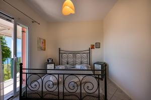 Postel nebo postele na pokoji v ubytování Ioannis House Sea View-Perfect family holidays