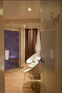 Ванная комната в Hotel Le Six