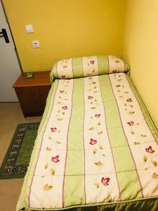 A bed or beds in a room at Pensión la Estación
