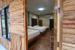 Letto o letti in una camera di Baan Khue Wieng Resort