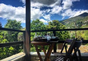 A general mountain view or a mountain view taken from A villát