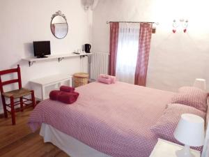 A bed or beds in a room at Il Gallo Del Vicino