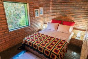 מיטה או מיטות בחדר ב-Charmoso Refúgio nas Montanhas com 8 Cachoeiras Privativas