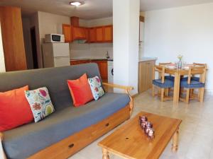 Kuchyň nebo kuchyňský kout v ubytování LOS IRIS PLAYA DE GANDIA- Apartamento Familiar