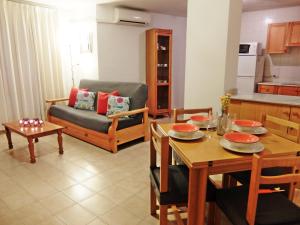 Kuchyň nebo kuchyňský kout v ubytování LOS IRIS PLAYA DE GANDIA- Apartamento Familiar