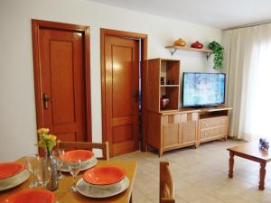 TV a/nebo společenská místnost v ubytování LOS IRIS PLAYA DE GANDIA- Apartamento Familiar
