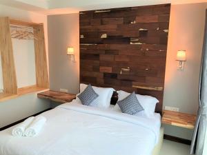 Postel nebo postele na pokoji v ubytování Nan Panwa Hotel