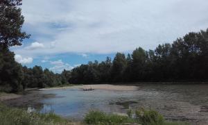 a river with trees on the side of it at Chambre d'hôtes avec cuisine commune - 5 mns de Narbonne in Cuxac-dʼAude