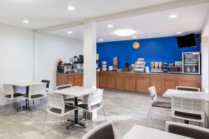 En restaurang eller annat matställe på Microtel Inn & Suites by Wyndham Sioux Falls