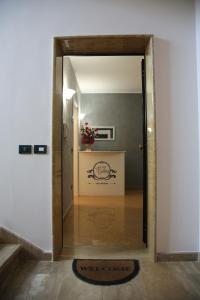 a door leading into a room with a hallway at À La Maison De Gabry in Vibo Valentia Marina