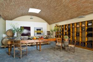Poderi Arcangelo italokat is kínál