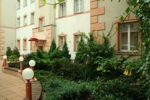 a garden in front of a building at Hotel Reytan in Warsaw