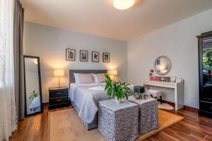 Postel nebo postele na pokoji v ubytování Adriatic Apartments