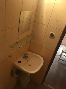a bathroom with a sink and a mirror at Orle Gniazdo domki in Stegna +24 photos