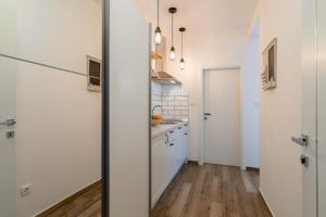 Kuchyň nebo kuchyňský kout v ubytování Adriatic Apartments