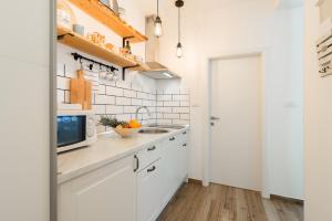 Kuchyň nebo kuchyňský kout v ubytování Adriatic Apartments