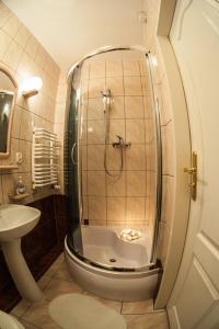 a bathroom with a shower and a toilet and a sink at Willa Róż in Międzyzdroje