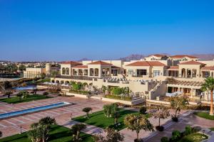 Bazén v ubytování JAZ Mirabel Resort nebo v jeho okolí