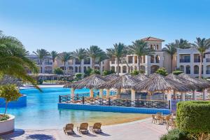 Bazén v ubytování JAZ Mirabel Resort nebo v jeho okolí
